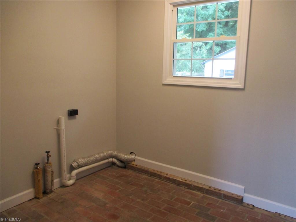 409 Price Road Lexington, NC 27295 - Photo 17 of 30 LAUNDRY ROOM