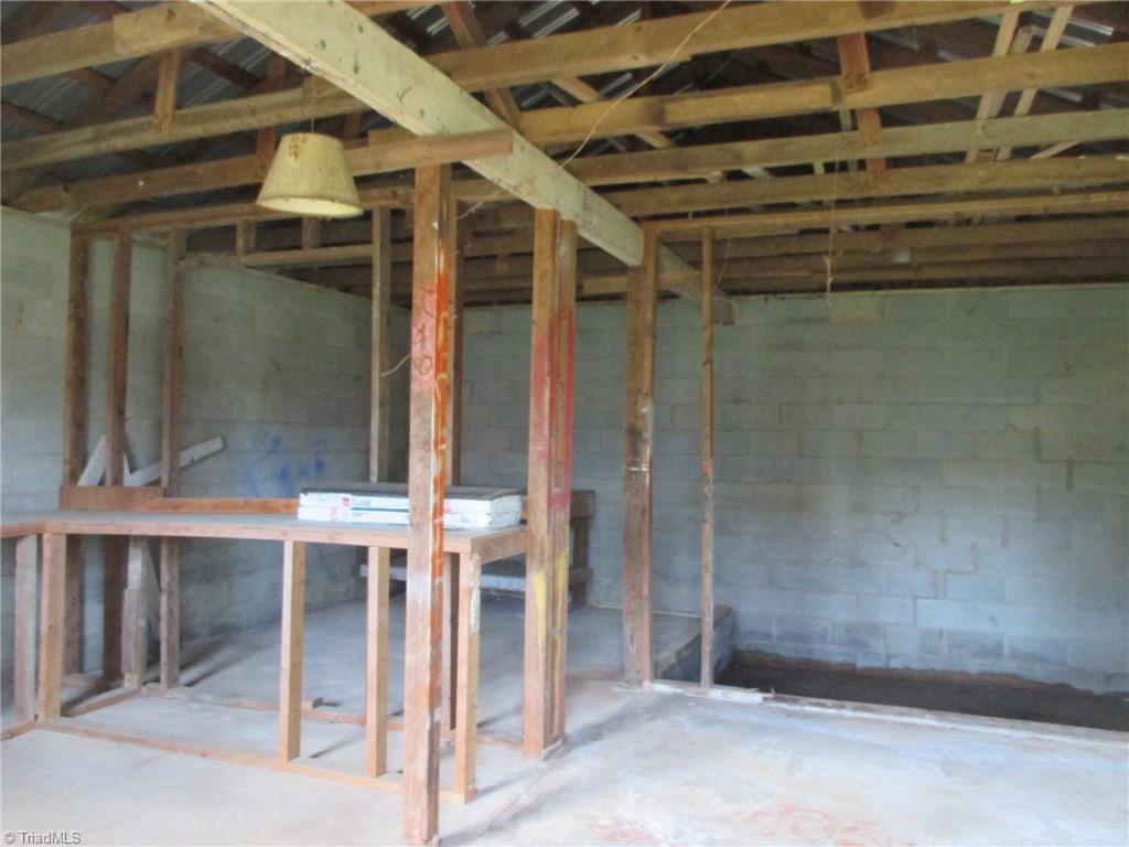 409 Price Road Lexington, NC 27295 - Photo 20 of 30 OUTBUILDING INTERIOR