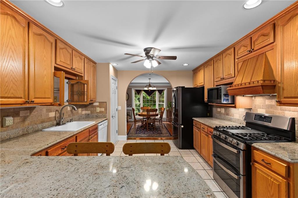1239 Blackberry Ridge Drive High Point, NC 27265 - Photo 3 of 47 Gallery Image 3