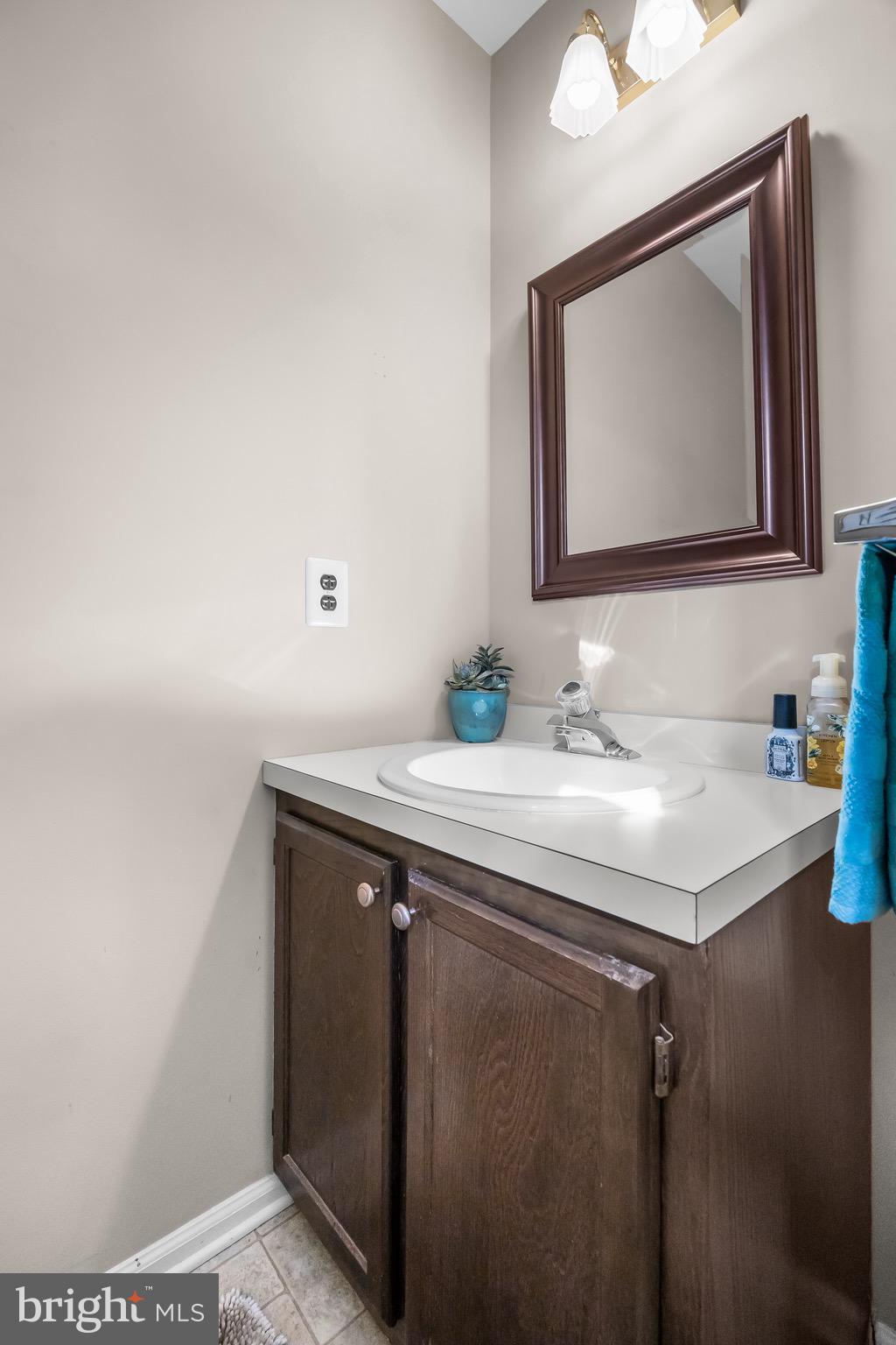 40 Blue Jay Drive Clementon, NJ 08021 - Photo 12 of 27 a bathroom with a sink vanity and a mirror
