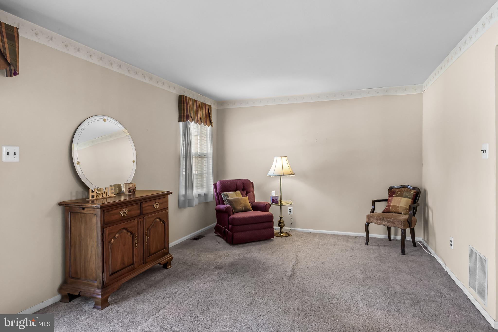 40 Blue Jay Drive Clementon, NJ 08021 - Photo 10 of 27 a living room with furniture