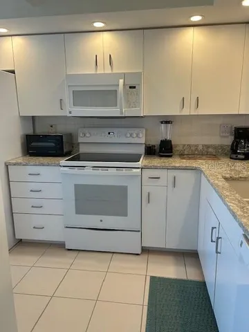 $229,900 | 200 Silver Lake Drive, Unit 203, Venice, FL 34292