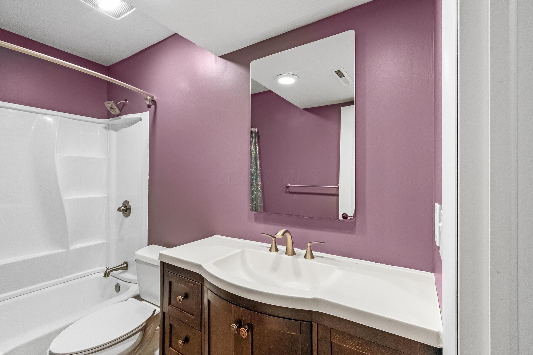 563 Harding Lane Delaware, OH 43015 - Photo 22 of 38 Full Bath