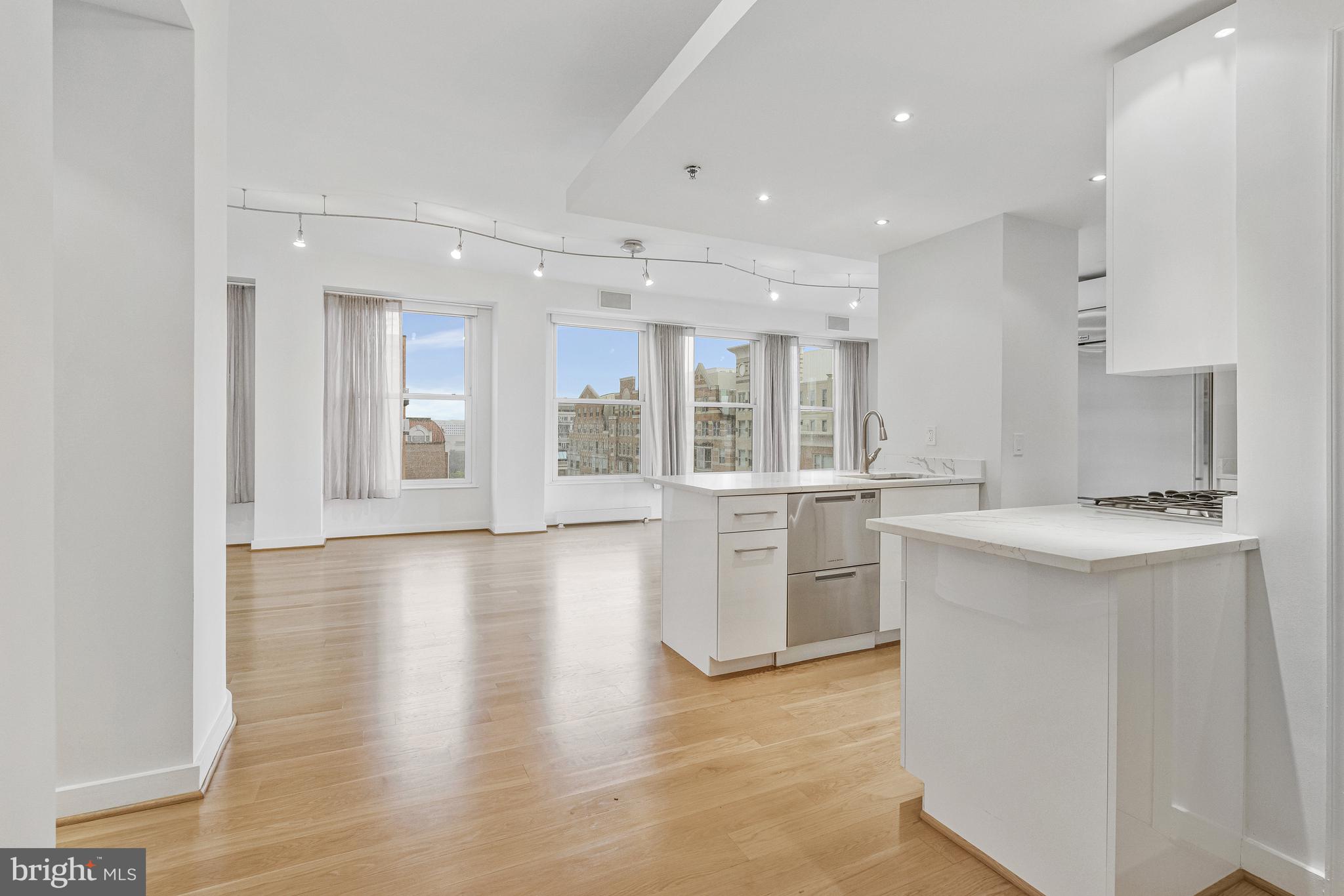 675 E Street Northwest, Unit 900 Washington, DC 20004 - Photo 20 of 40 a large kitchen with stainless steel appliances a large counter top and a stove