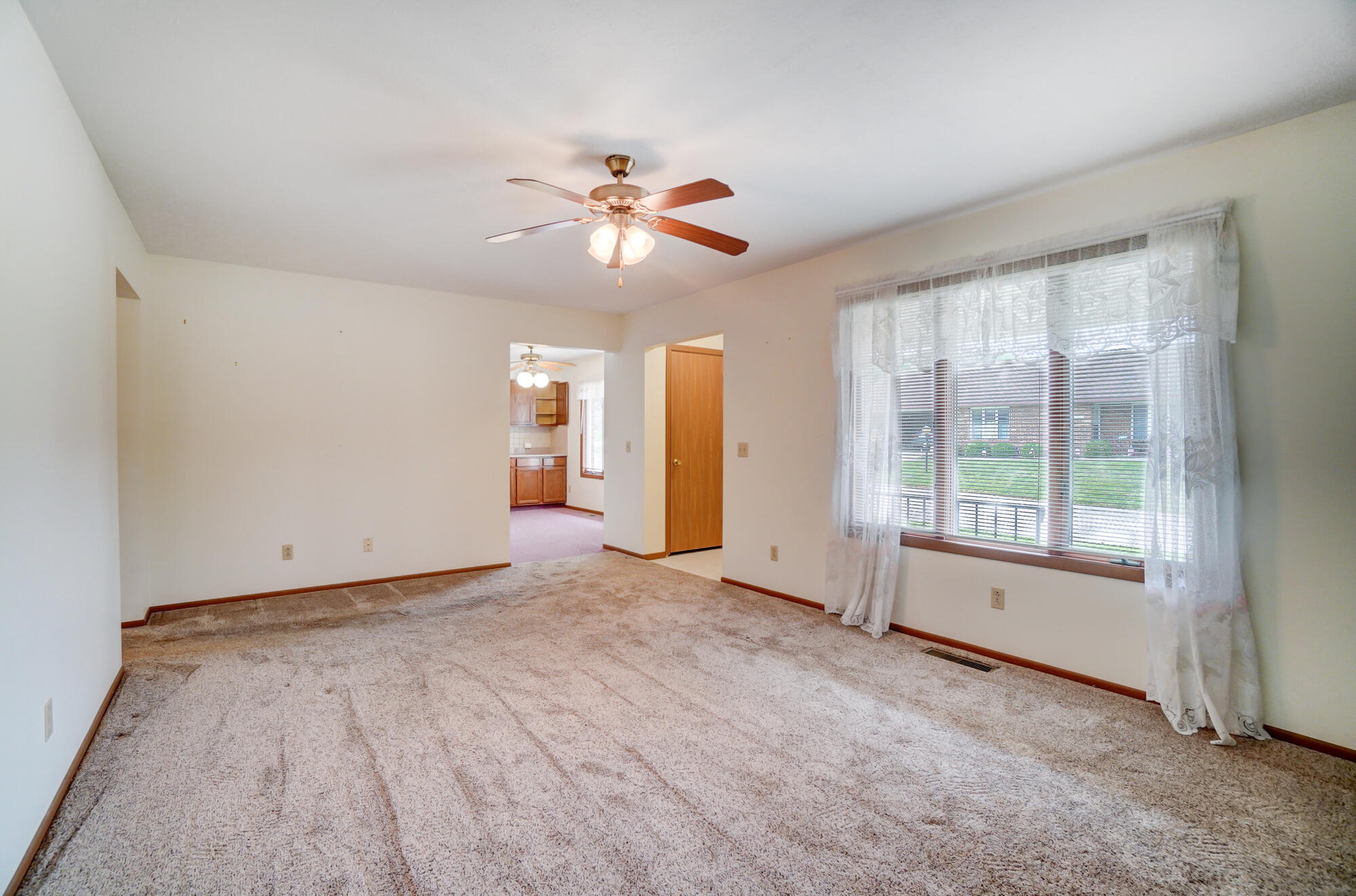 1141 Lindsey Road Springfield, OH 45503 - Photo 7 of 32 Gallery Image 7
