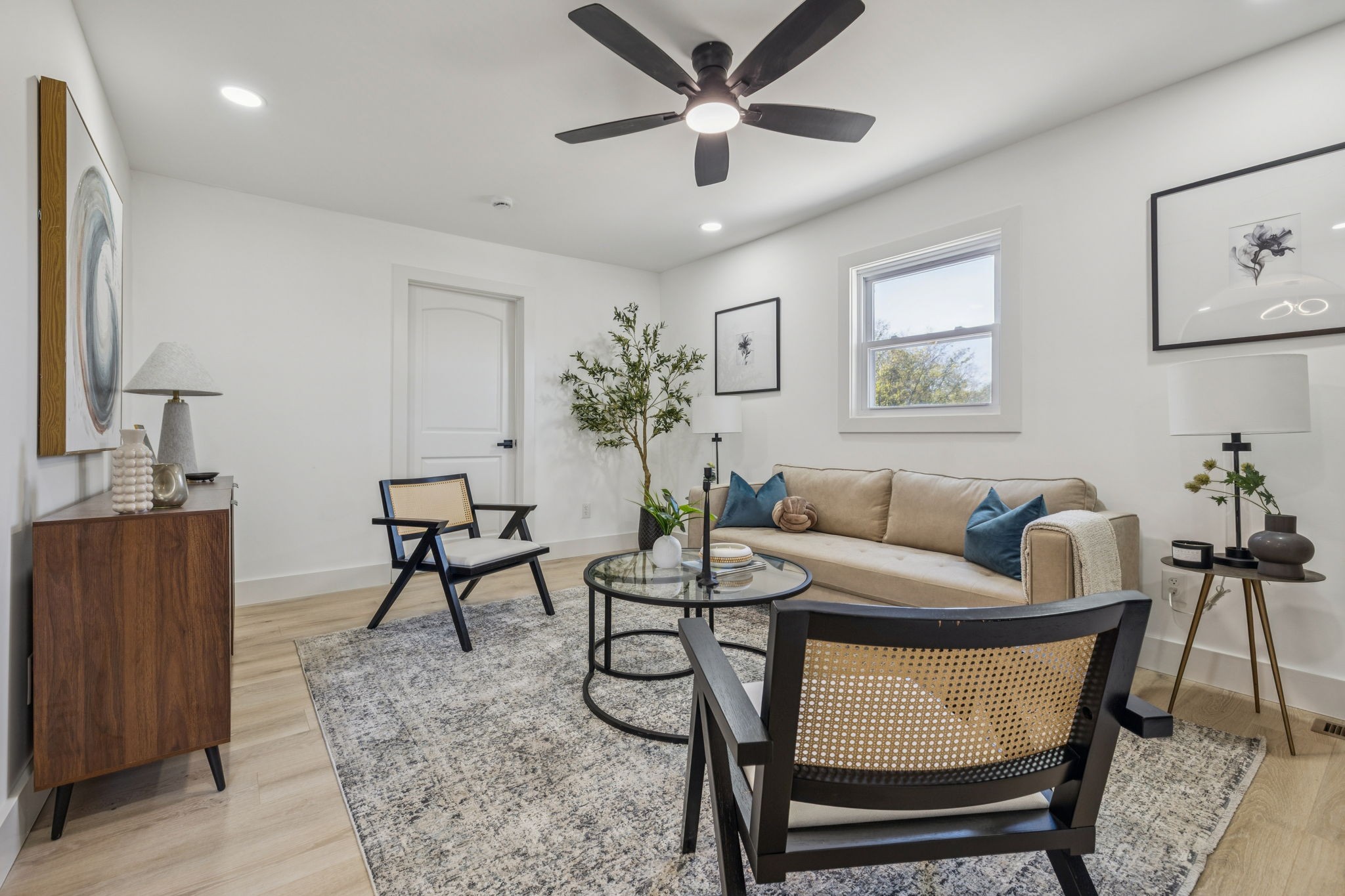 116 Ridgecrest Drive Hendersonville, TN 37075 - Photo 13 of 38 a living room with furniture and a wooden floor