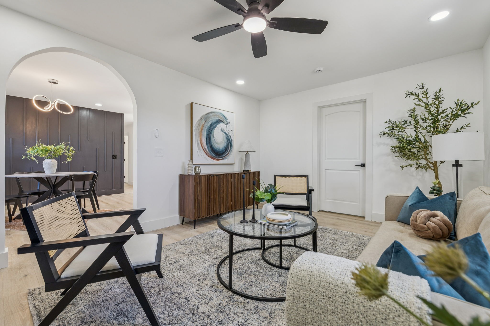 116 Ridgecrest Drive Hendersonville, TN 37075 - Photo 14 of 38 a living room with furniture and a clock