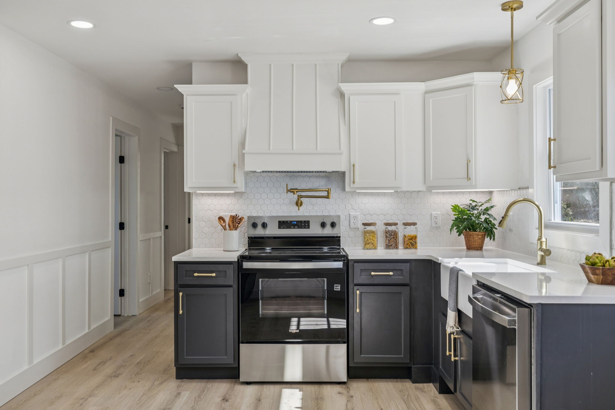 116 Ridgecrest Drive Hendersonville, TN 37075 - Photo 16 of 38 a kitchen with stainless steel appliances granite countertop a stove and a refrigerator