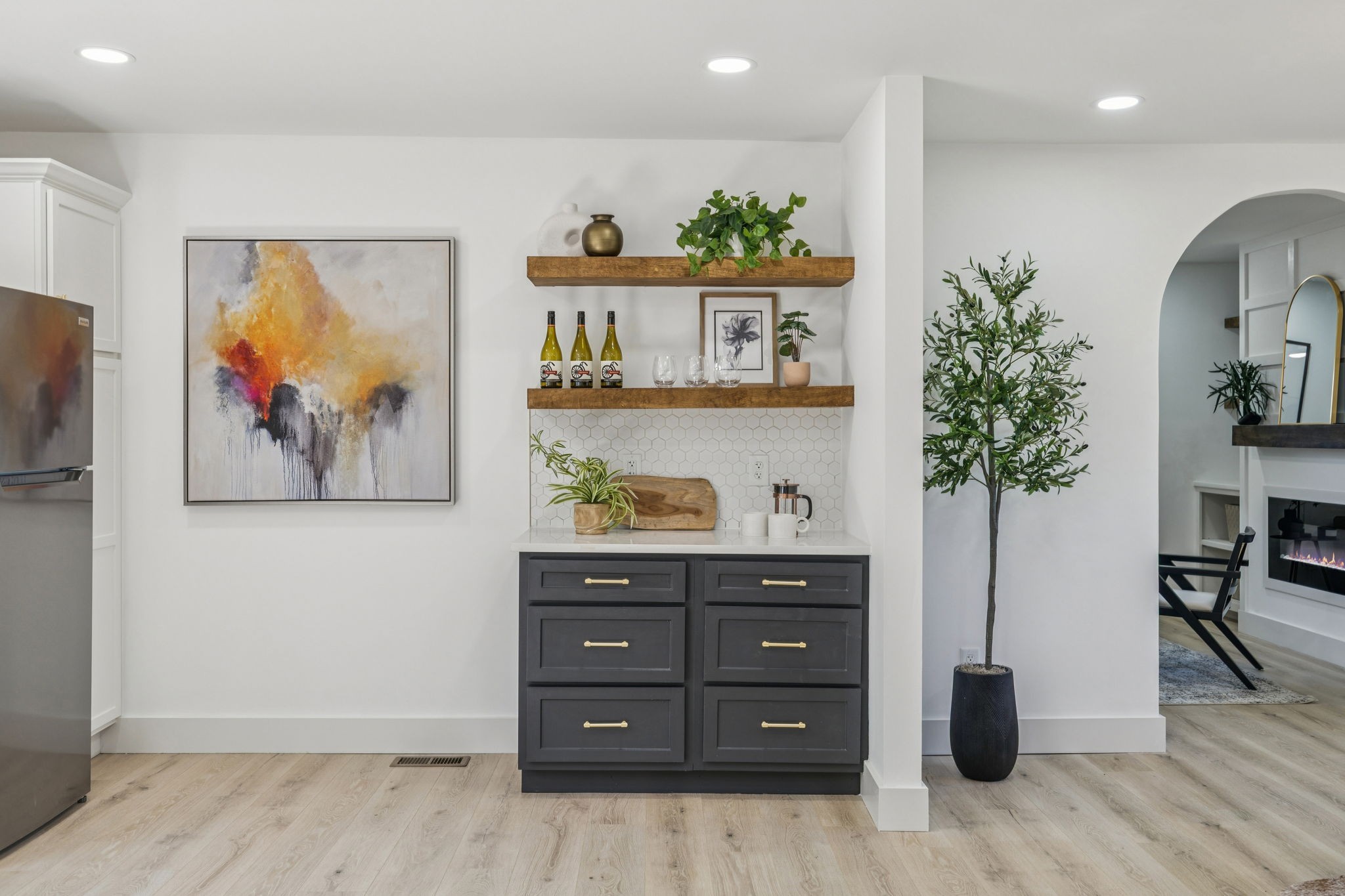 116 Ridgecrest Drive Hendersonville, TN 37075 - Photo 20 of 38 a view of workspace with wooden floor and cabinet