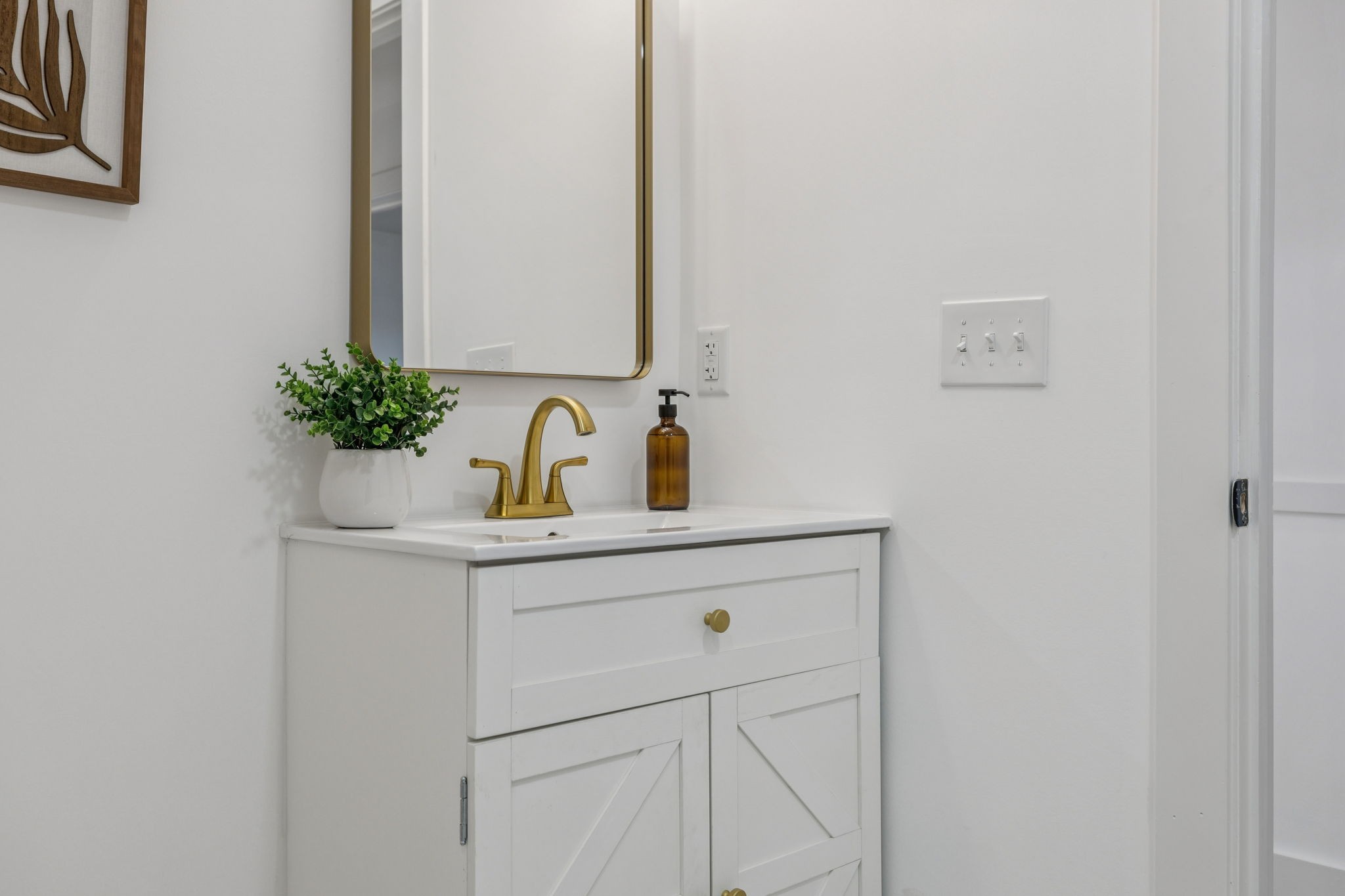 116 Ridgecrest Drive Hendersonville, TN 37075 - Photo 21 of 38 a bathroom with a sink a mirror and vanity