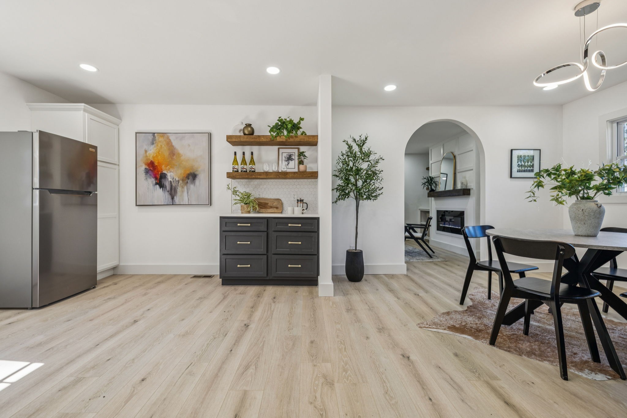 116 Ridgecrest Drive Hendersonville, TN 37075 - Photo 10 of 38 a view of a room with furniture and wooden floor