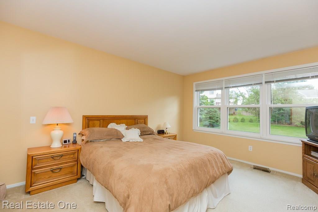 572 Bolinger Street Rochester, MI 48307 - Photo 14 of 23 Bolinger-W017.jpg