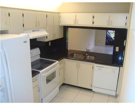 5370 Gate Lake Road, Unit 5370 Tamarac, FL 33319 - Photo 2 of 7 Kitchen