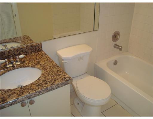 5370 Gate Lake Road, Unit 5370 Tamarac, FL 33319 - Photo 5 of 7 Master Bath/Spa