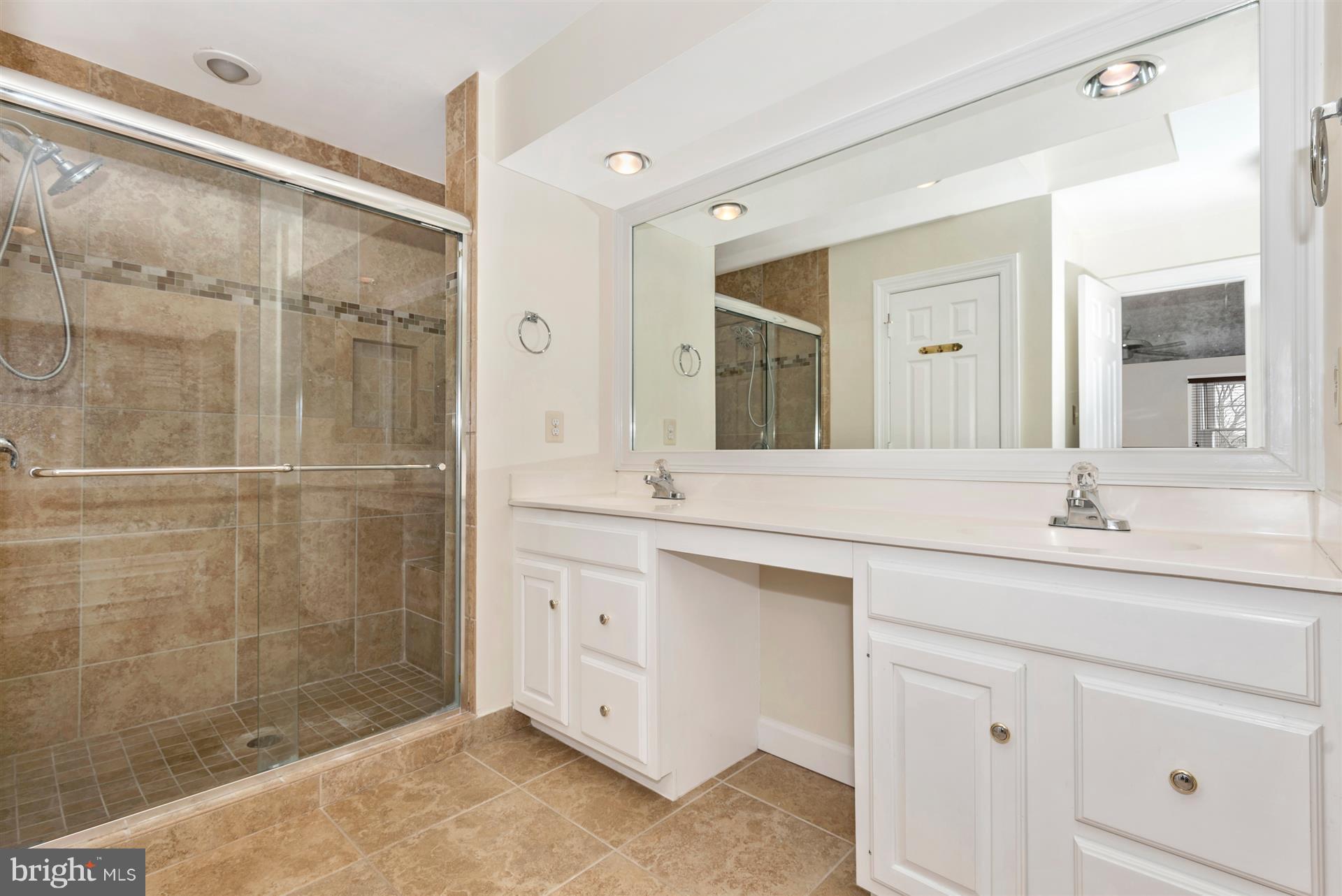 17101 Campbell Farm Road Poolesville, MD 20837 - Photo 14 of 30 Bath (Master)
