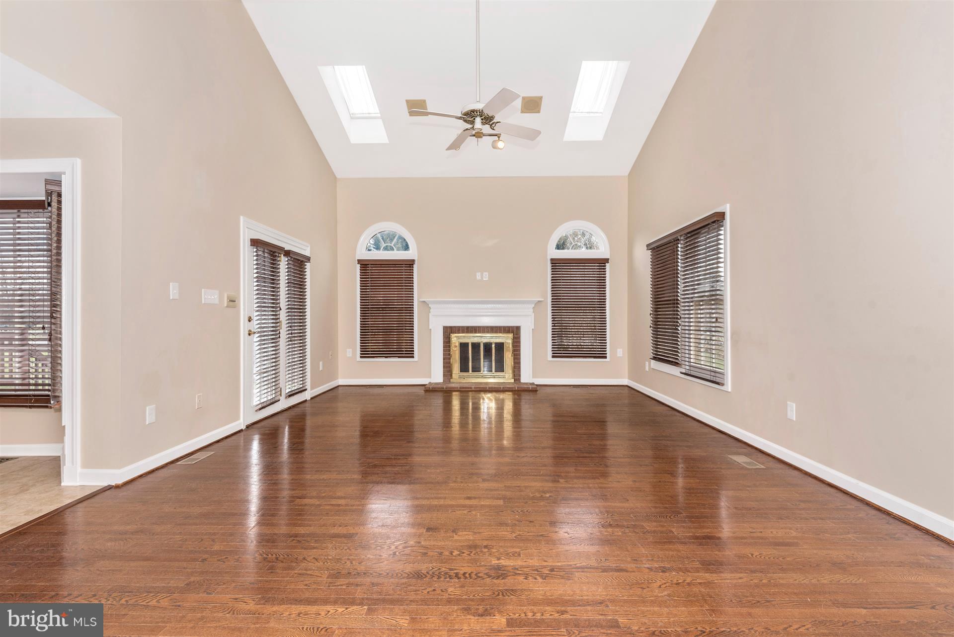 17101 Campbell Farm Road Poolesville, MD 20837 - Photo 3 of 30 Family Room