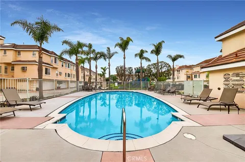 $1,087,000 | 2825 Plaza Del Amo, Unit 102, Torrance, CA 90503