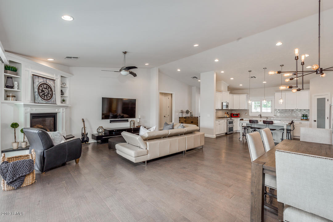 4233 East Cheery Lynn Road Phoenix, AZ 85018 - Photo 2 of 48 09-Cheery_