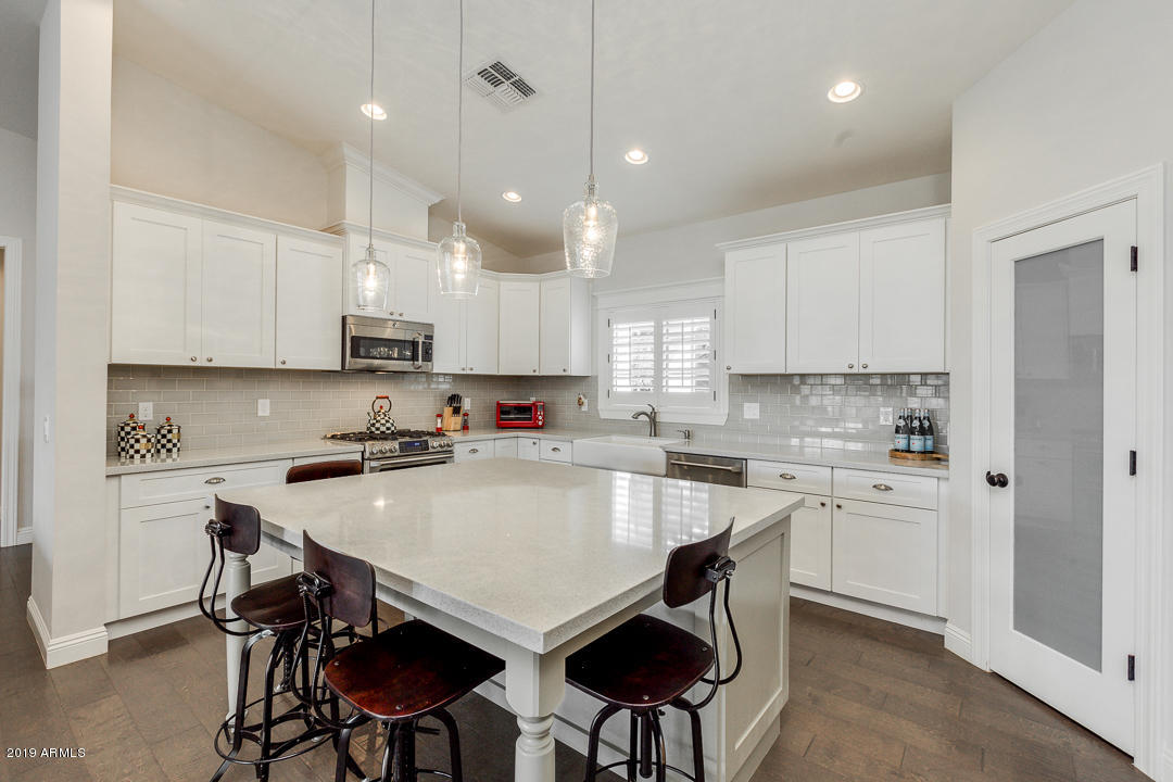 4233 East Cheery Lynn Road Phoenix, AZ 85018 - Photo 4 of 48 19-Cheery_