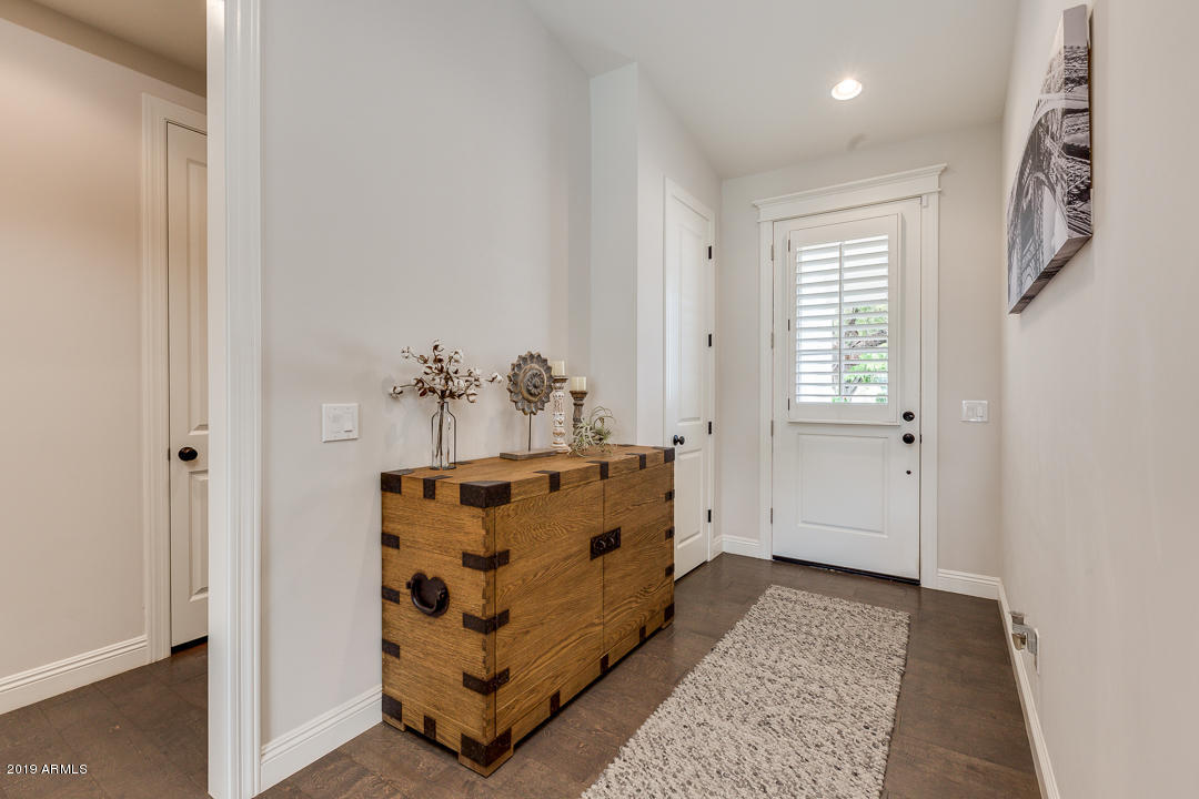 4233 East Cheery Lynn Road Phoenix, AZ 85018 - Photo 9 of 48 08-Cheery_