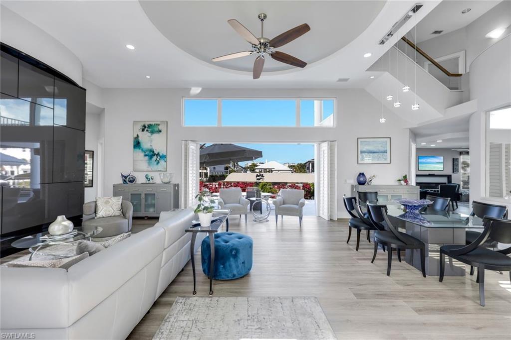 375 Germain Avenue Naples, FL 34108 - Photo 3 of 48