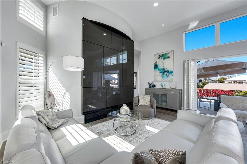 375 Germain Avenue Naples, FL 34108 - Photo 4 of 48