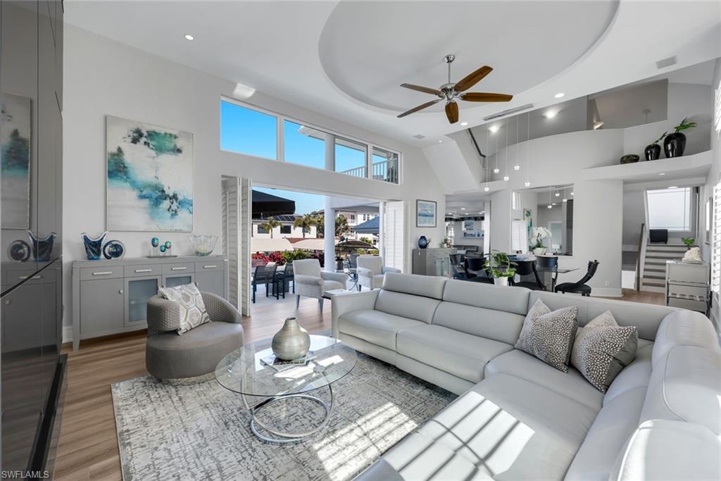 375 Germain Avenue Naples, FL 34108 - Photo 5 of 48