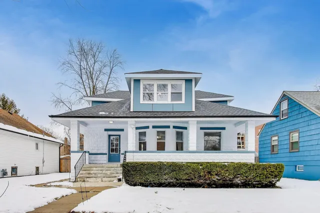 $475,000 | 1638 Oakwood Avenue, Des Plaines, IL 60016
