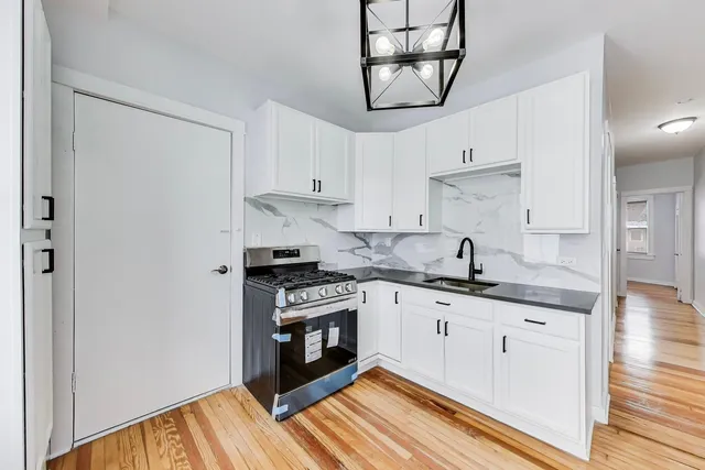 $475,000 | 1638 Oakwood Avenue, Des Plaines, IL 60016