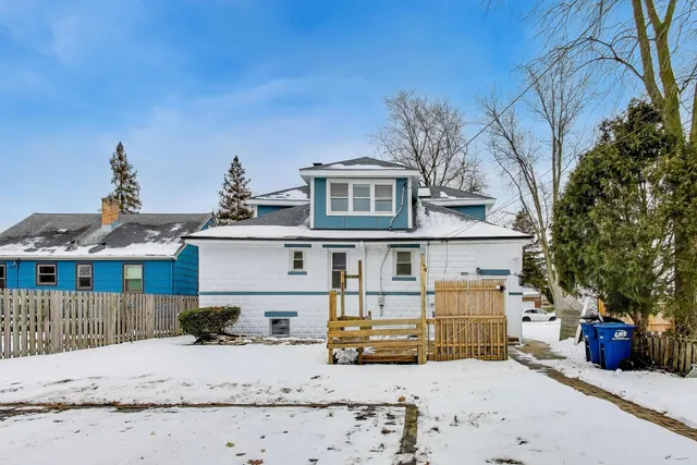 $475,000 | 1638 Oakwood Avenue, Des Plaines, IL 60016