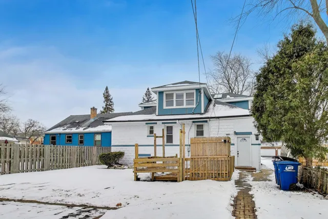 $475,000 | 1638 Oakwood Avenue, Des Plaines, IL 60016