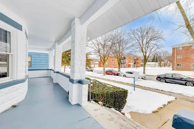 $475,000 | 1638 Oakwood Avenue, Des Plaines, IL 60016