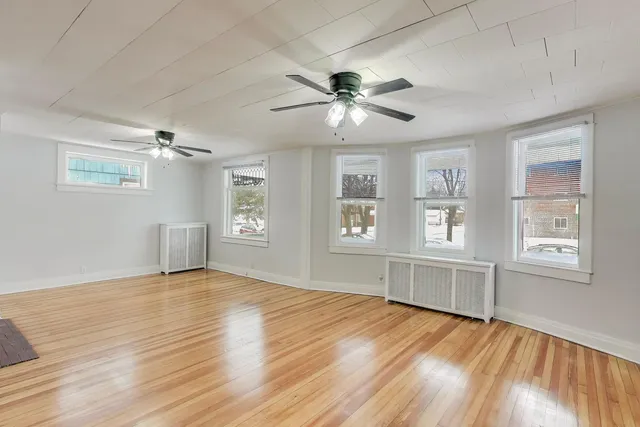 $475,000 | 1638 Oakwood Avenue, Des Plaines, IL 60016