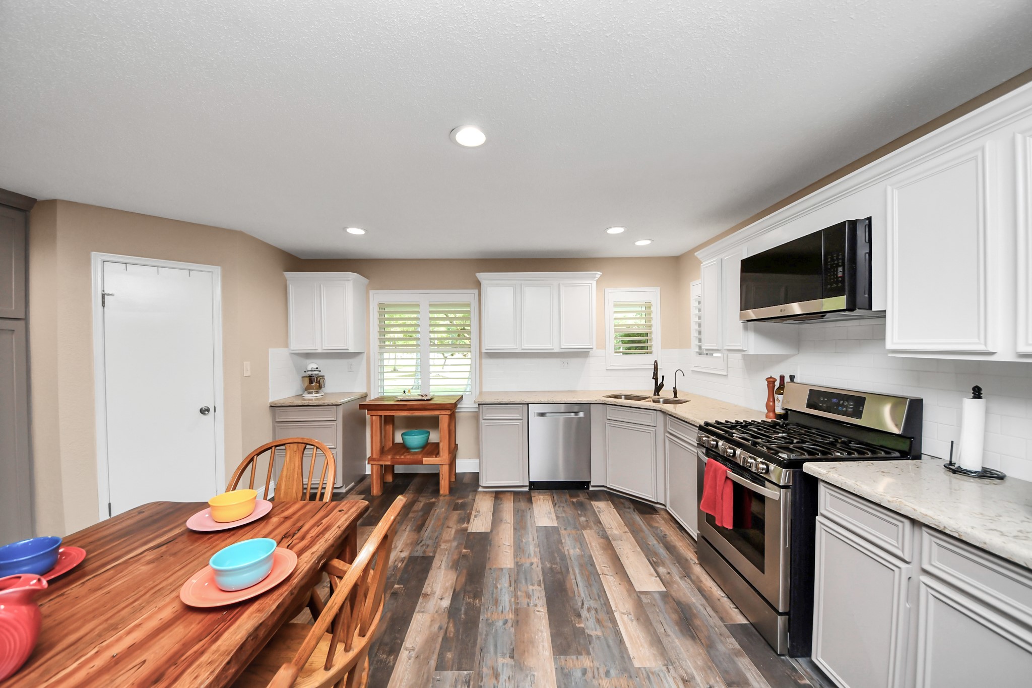 20202 Deer Run Road Damon, TX 77430 - Photo 23 of 45 Bright, functional, and inviting