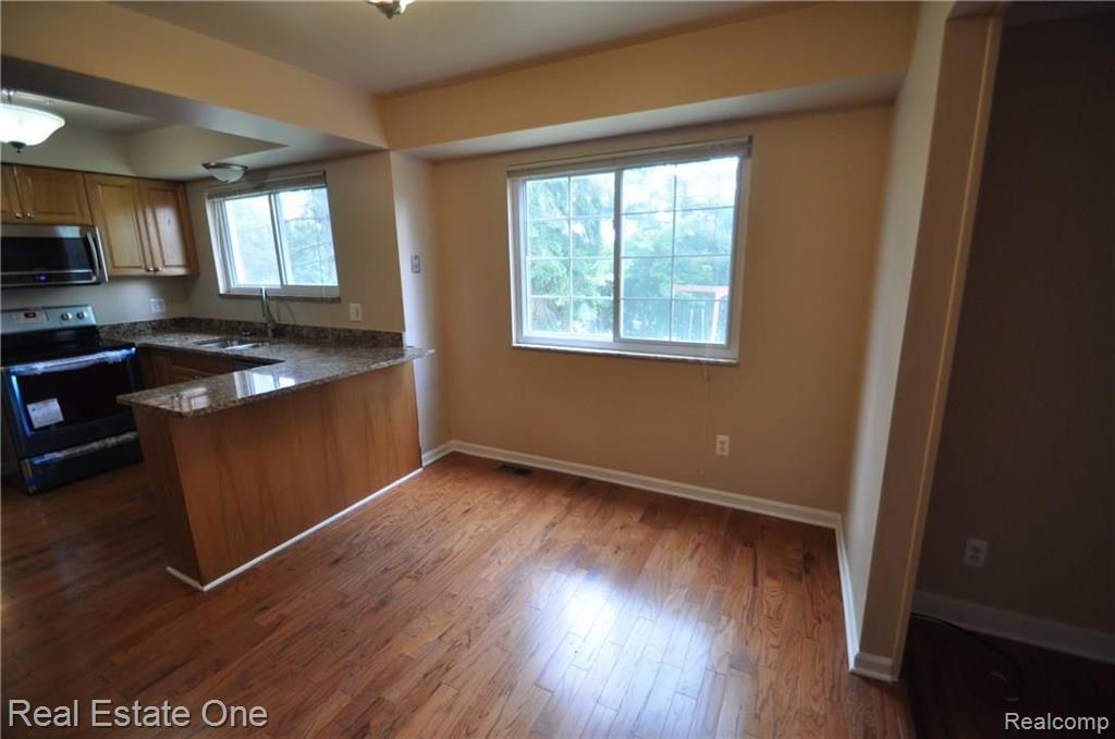870 Dahlia Lane Rochester Hills, MI 48307 - Photo 24 of 35