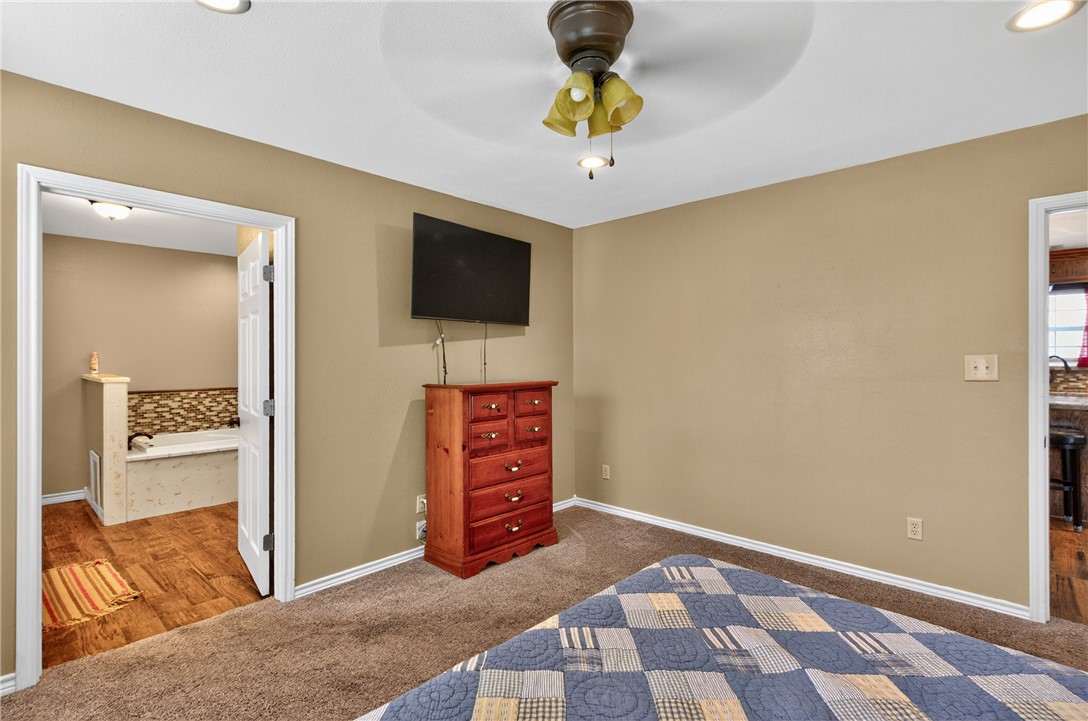 409 Ripple Creek Lane Somerville, TX 77879 - Photo 17 of 33 a view of livingroom with workspace