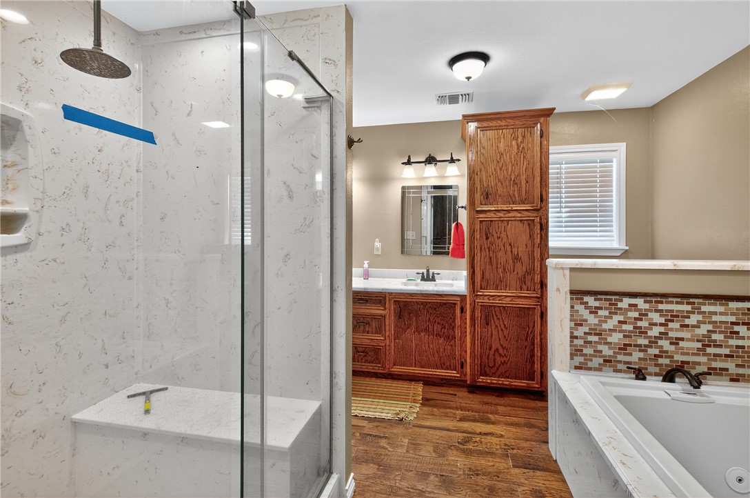 409 Ripple Creek Lane Somerville, TX 77879 - Photo 21 of 33 a bathroom with a bathtub and a sink