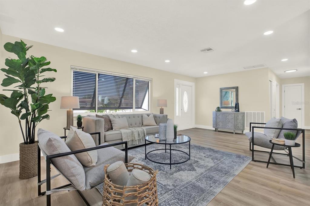 11628 Grove Street Seminole, FL 33772 - Photo 7 of 34