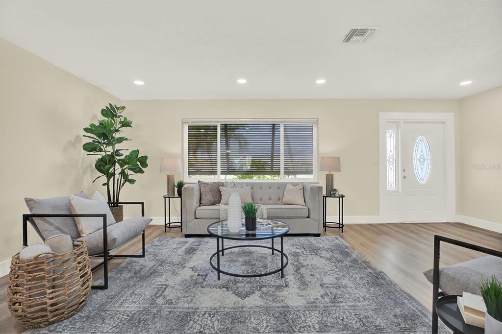 11628 Grove Street Seminole, FL 33772 - Photo 8 of 34