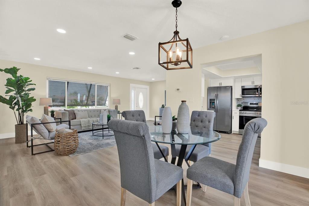 11628 Grove Street Seminole, FL 33772 - Photo 9 of 34