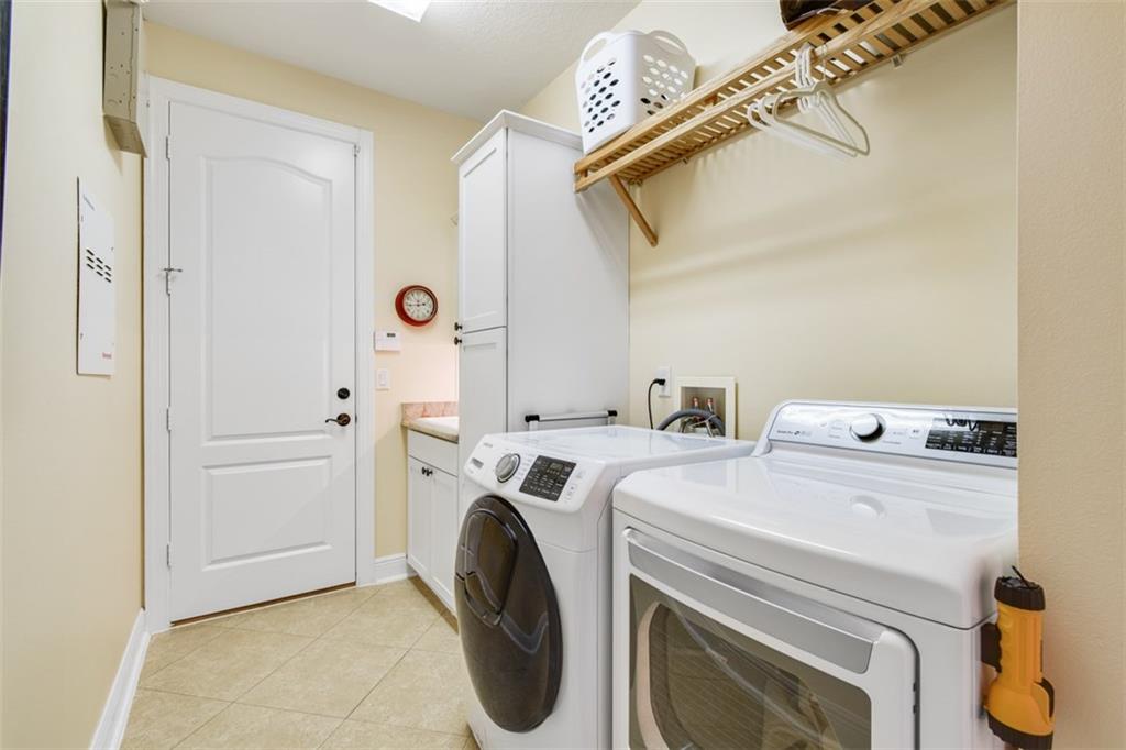 4920 Southeast Inlet Isle Way Stuart, FL 34997 - Photo 18 of 29 Laundry room and entrance to garage