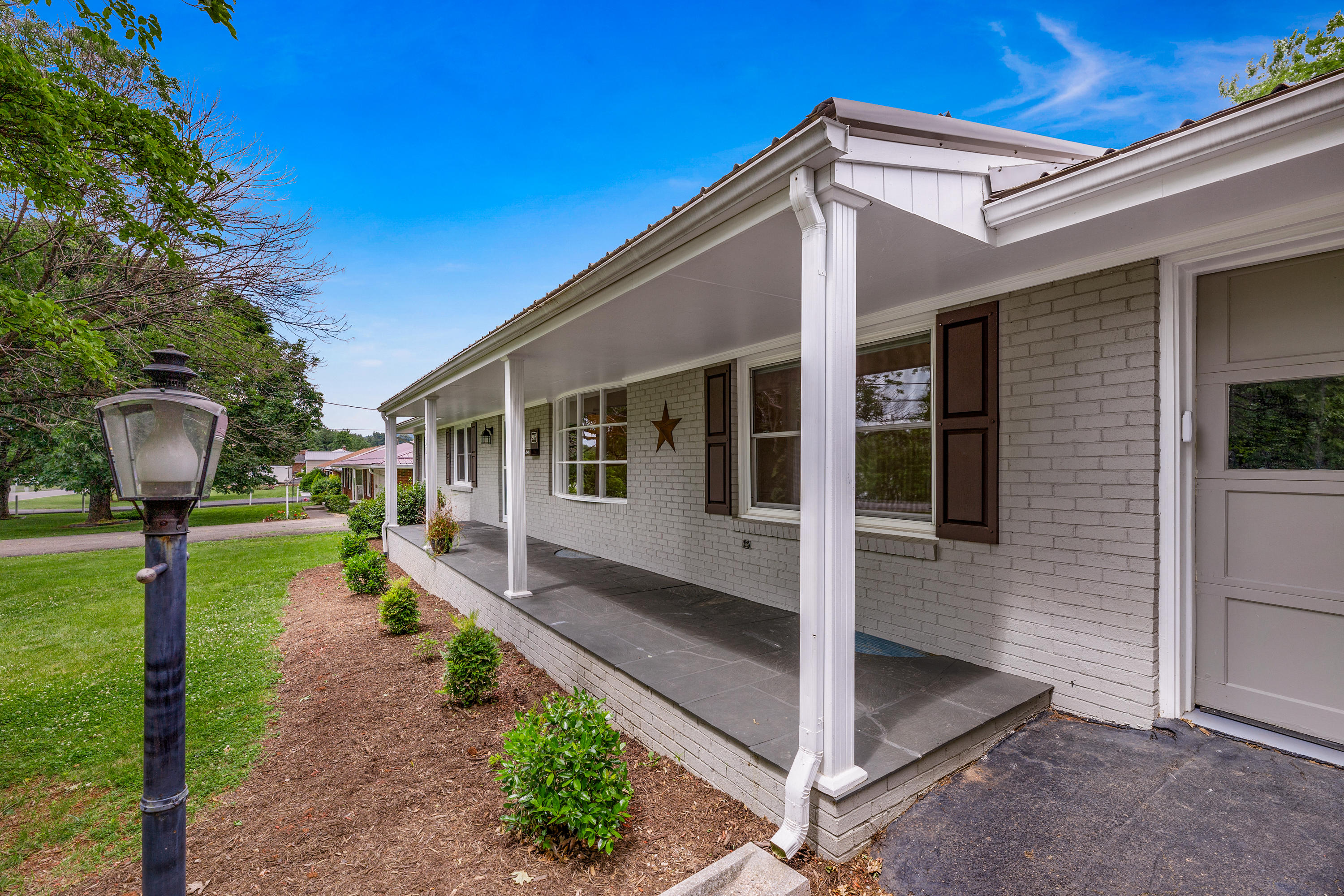 2138 Feather Road Vinton, VA 24179 - Photo 2 of 35 FR Front Porch