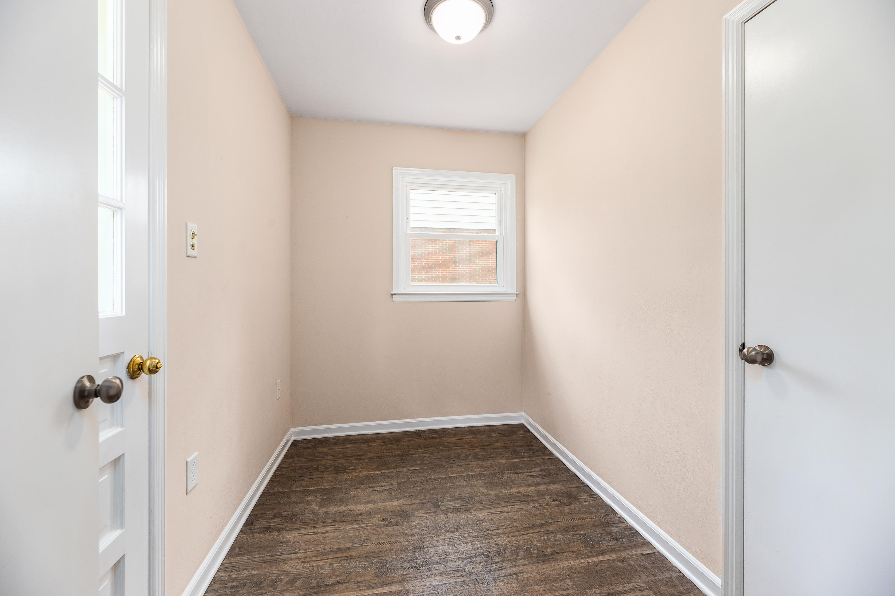 2138 Feather Road Vinton, VA 24179 - Photo 18 of 35 FR Mudroom Laundry 2