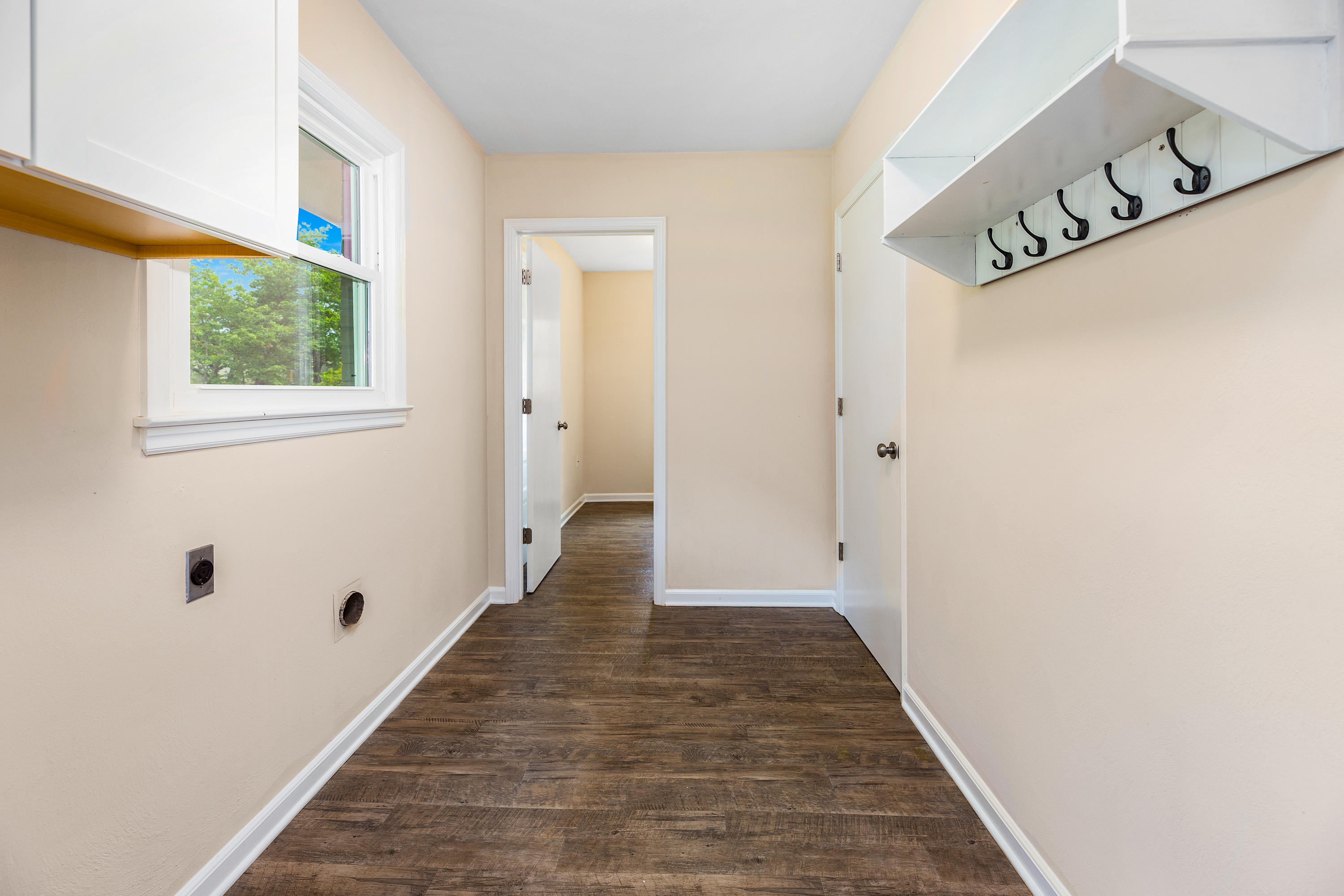 2138 Feather Road Vinton, VA 24179 - Photo 19 of 35 FR Mudroom Laundry