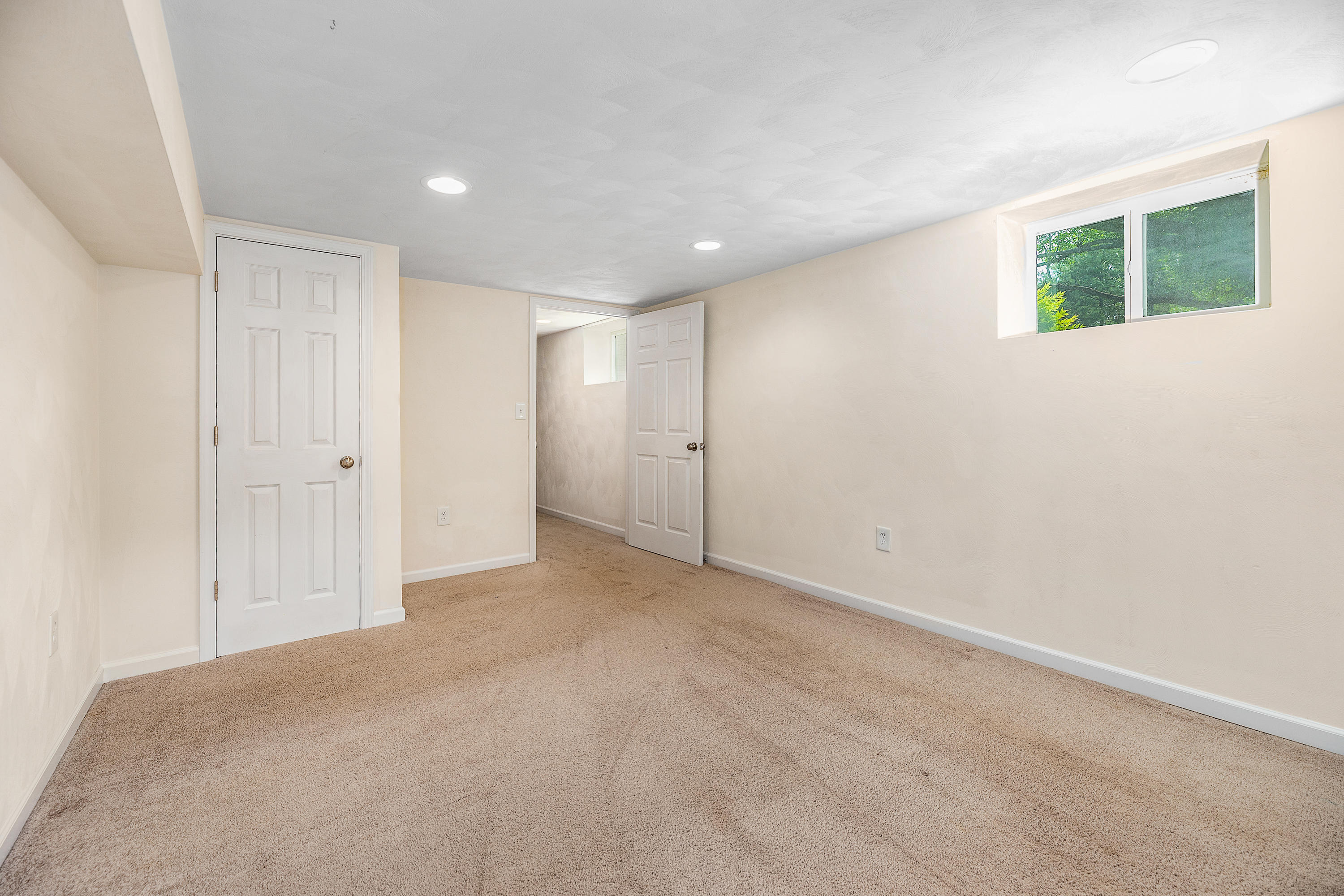 2138 Feather Road Vinton, VA 24179 - Photo 24 of 35 FR BR Down
