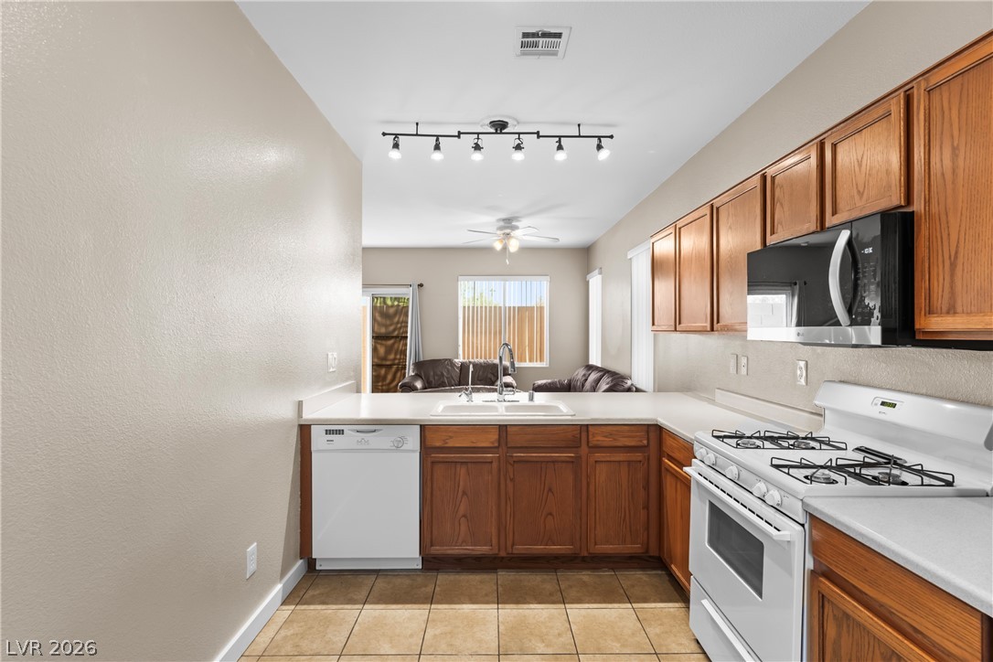 176 Almond Ridge Place Henderson, NV 89015 - Photo 8 of 38 Gallery Image 8