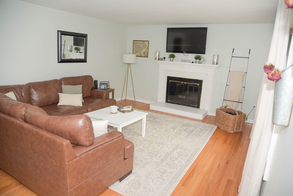 454 Gooseberry Road West Springfield, MA 01089 - Photo 4 of 25 Gallery Image 4