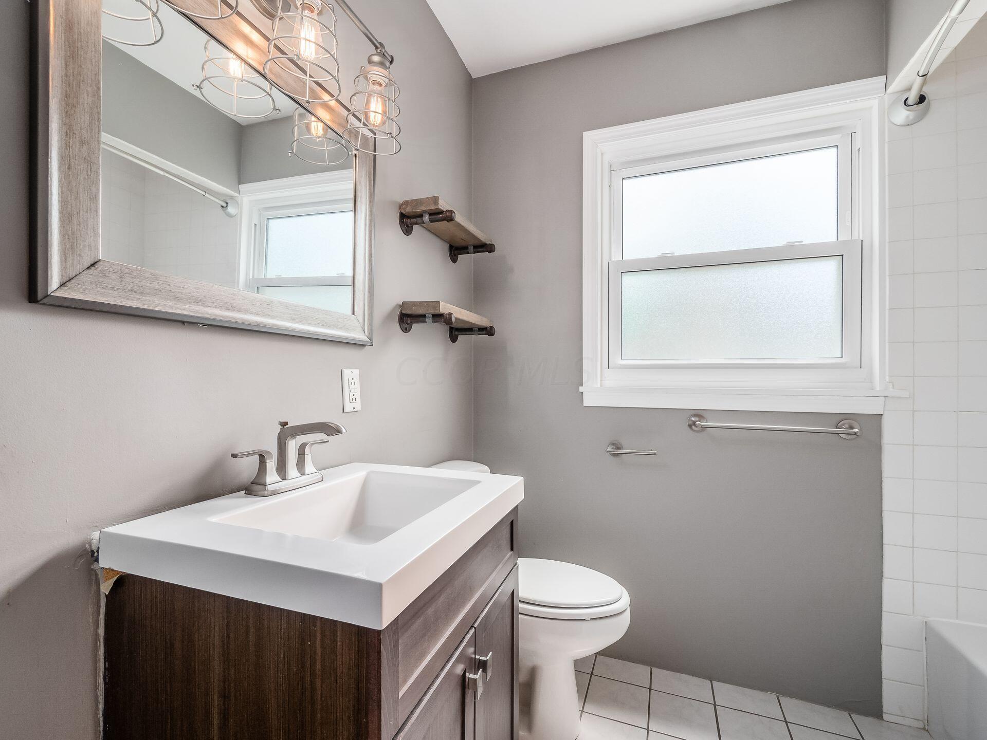 3180 Ainwick Road Columbus, OH 43221 - Photo 33 of 57 Full Bathroom