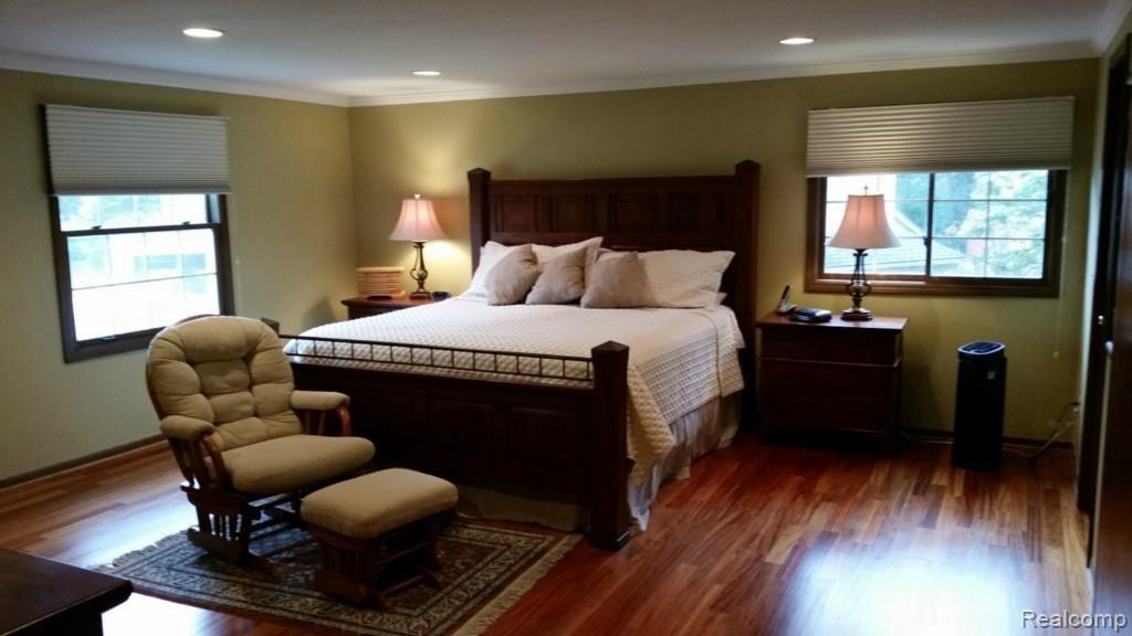 374 Lake Forest Road Rochester, MI 48309 - Photo 29 of 37 374 master bdrm4.jpg