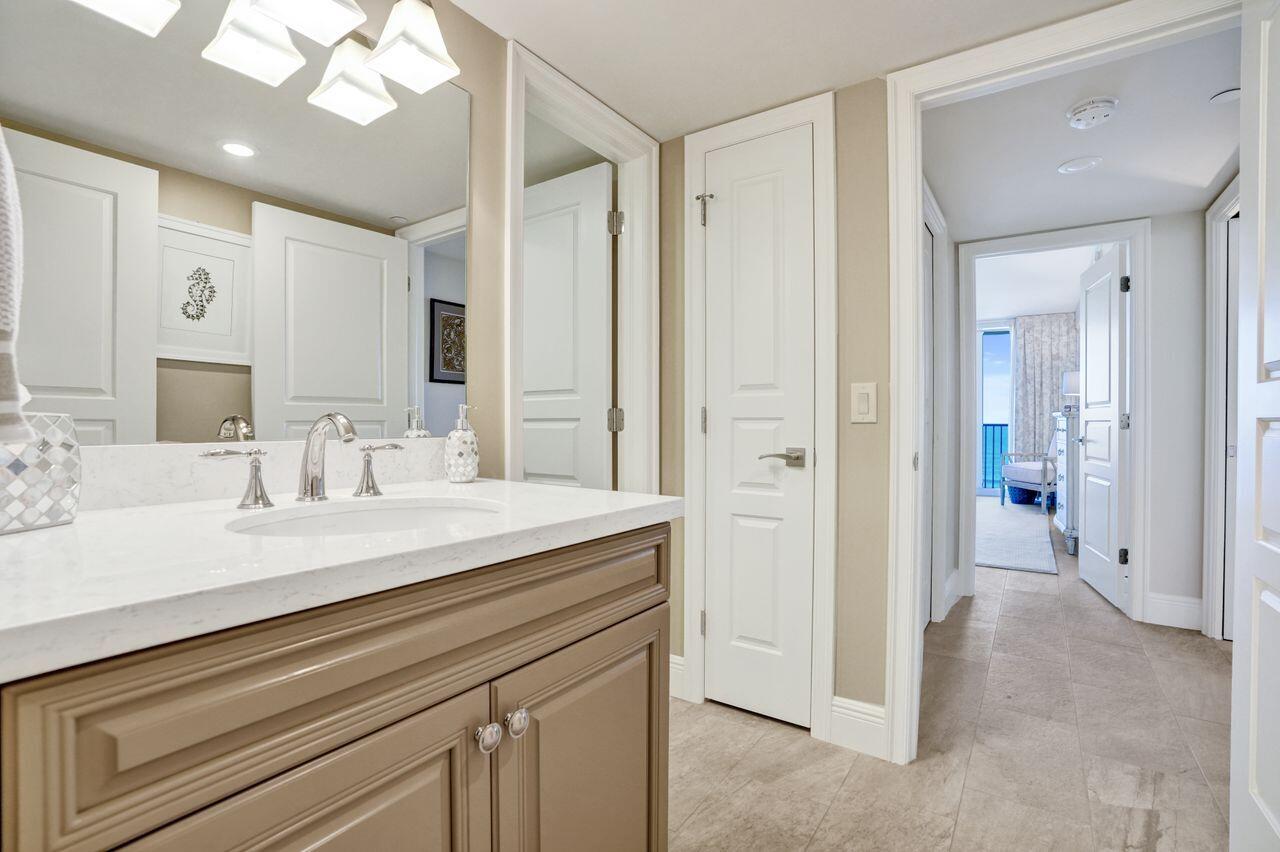400 South Beach Road, Unit 703 Tequesta, FL 33469 - Photo 21 of 42 Guest Bath